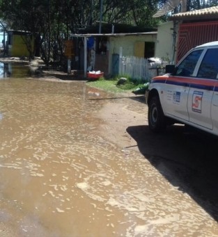 Defesa Civil de SJB trabalhou na conten&ccedil;&atilde;o da &aacute;gua do mar