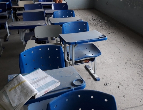 Falta de estrutura em escolas