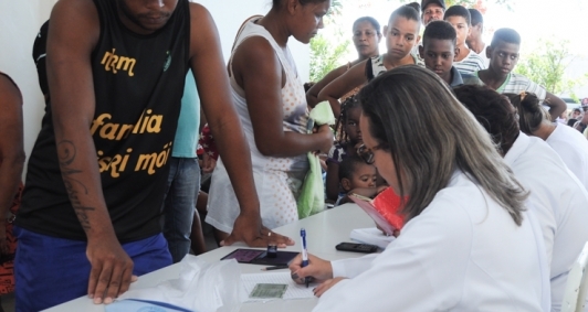 Vacinao contra a febre amarela na Tapera