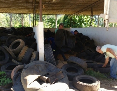 Pneus foram recolhidos em Santa Maria Madalena