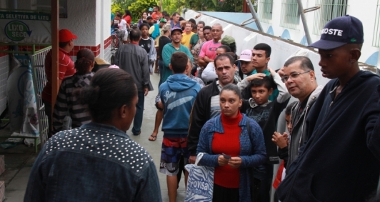 Terceiro dia de vacinao em massa