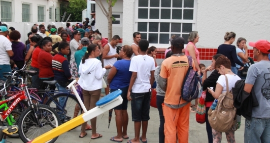 Terceiro dia de vacinao em massa
