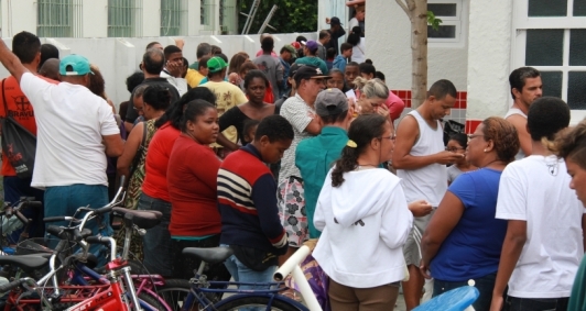 Terceiro dia de vacinao em massa