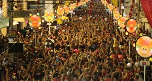 Carnaval arrasta multidão em SJB