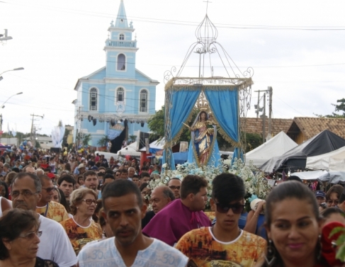 Fi�is na prociss�o pluvial de Nossa Senhora da Penha