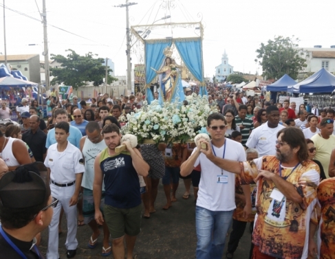 Fi�is na prociss�o pluvial de Nossa Senhora da Penha