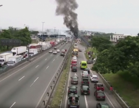 Ataques complicaram tr�nsito