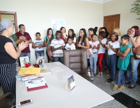 Cerca de 30 crian�as foram recebidas