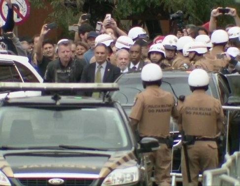 Lula chega ao prdio da Justia Federal