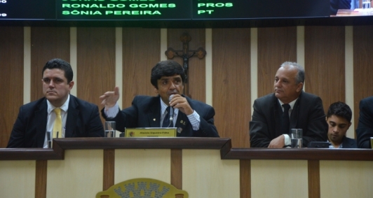 Reunião entre representantes dos três municípios na Câmara de SJB