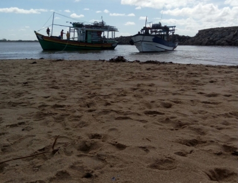 Areia impossibilita passagem no Canal das Flexas 