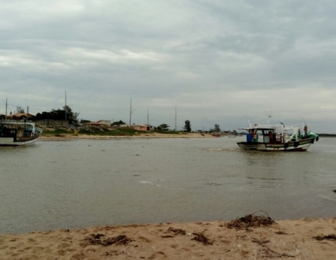 Areia impossibilita passagem no Canal das Flexas 