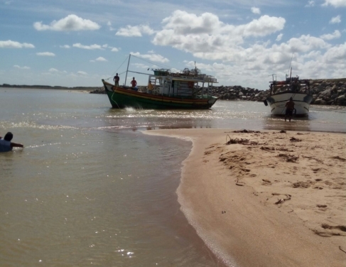 Areia impossibilita passagem no Canal das Flexas 