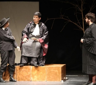 Encenação no Teatro Municpal de Macaé