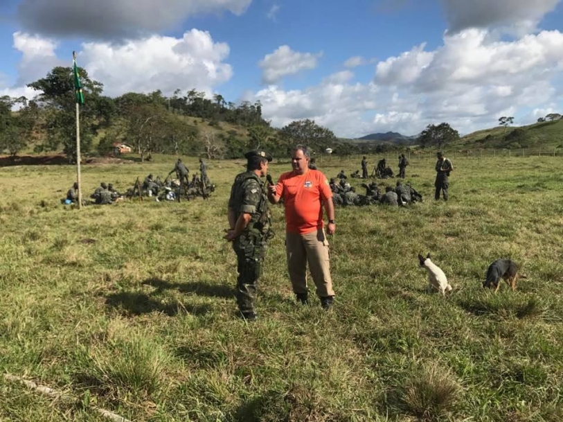 Sargento Mouta do Blog do Adilson Ribeiro grava entrevista com o Guerreiro de Selva sargento Gabbi