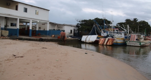 Onde barcos atracavam, e a profundidade chegava a três metros, o Paraíba virou praia