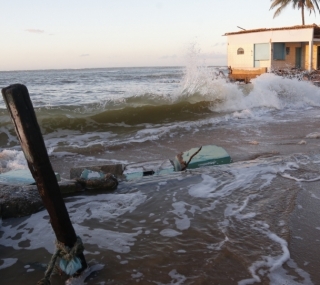 Avanço do mar em Atafona