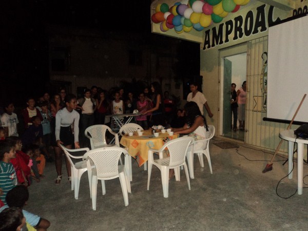 Moradores de Carrapato em reunião