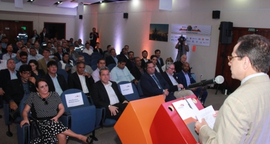 Assinatura de contrato com Porto do Au