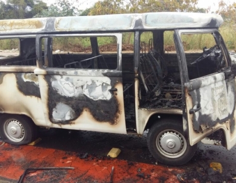Carro da FMIJ pegou fogo em movimento