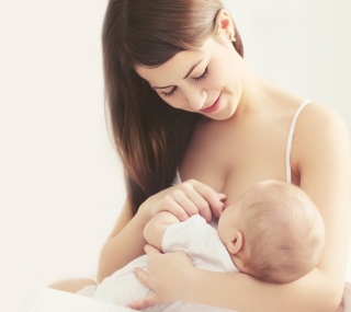 Leite humano é fonte de nutrientes eficaz aos bebês