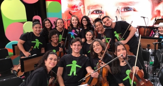 Músicos exibem a alegria de vestir a camisa do Criança Esperança