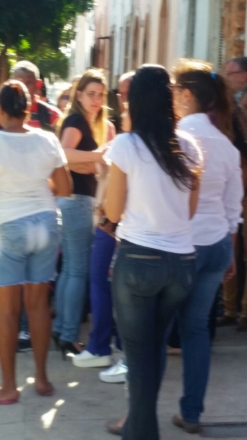 Clarissa chega a casa da Lapa