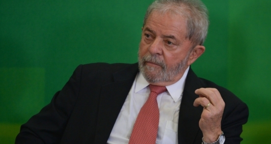 Lula lidera Bolsonaro
