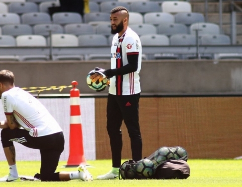 Alex Muralha será titular no gol