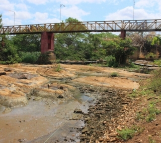 Seca no Rio Pomba
