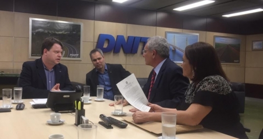 Carla Machado esteve com o diretor executivo do Dnit, Halpher Luiggi