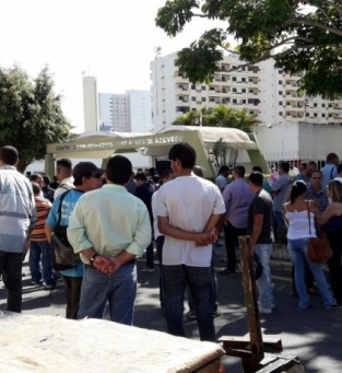 Aliados de Rafael em  frente a Prefeitura