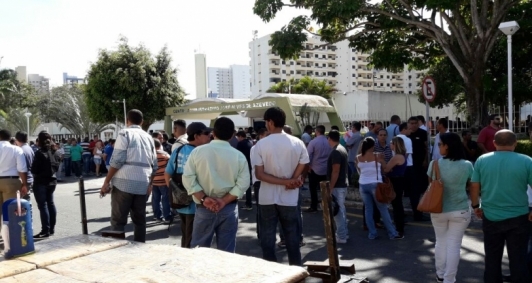 Aliados de Rafael em  frente a Prefeitura