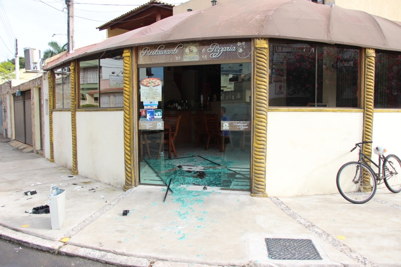 Restaurante na Pelinca assaltado durante a madrugada