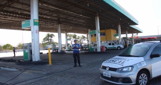 Posto Rei do Petrleo interditado (Foto: Antnio Leudo)