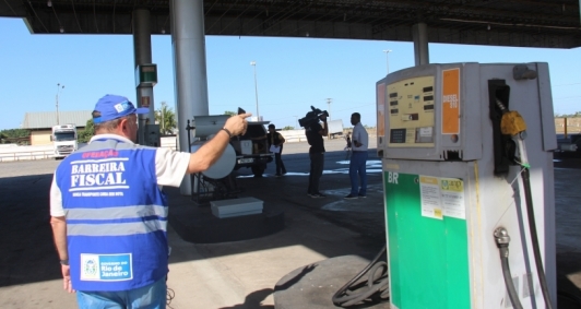Posto Rei do Petrleo interditado (Foto: Antnio Leudo)