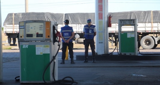 Posto Rei do Petrleo interditado (Foto: Antnio Leudo)