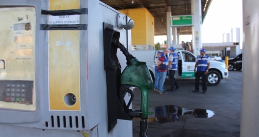 Posto Rei do Petrleo interditado (Foto: Antnio Leudo)