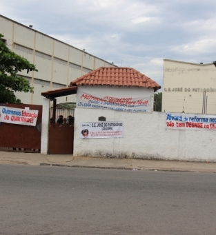 Escola em protesto contra ncleo do Degase