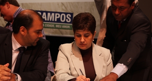 Leandro Azevedo esteve na assinatura do Morar Feliz