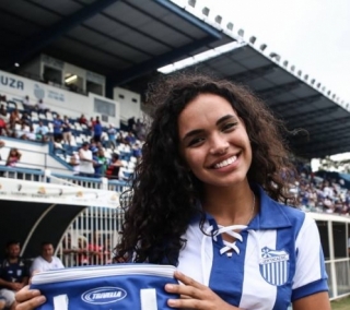 Giovana Cardoso no Aryzo