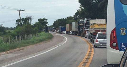 Engarrafamento durante manifestao na Tapera