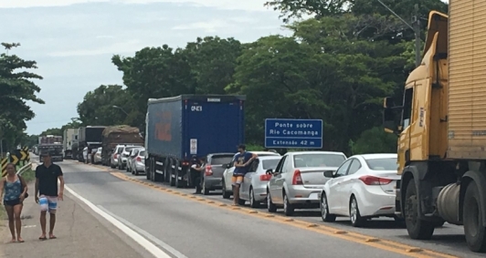 Engarrafamento durante manifestao na Tapera