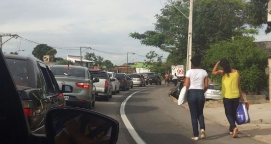 BR 101 interditada em prostesto