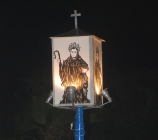 Multidão durante cerimônia