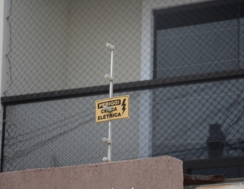 Cercas el�tricas s�o op��o contra criminosos