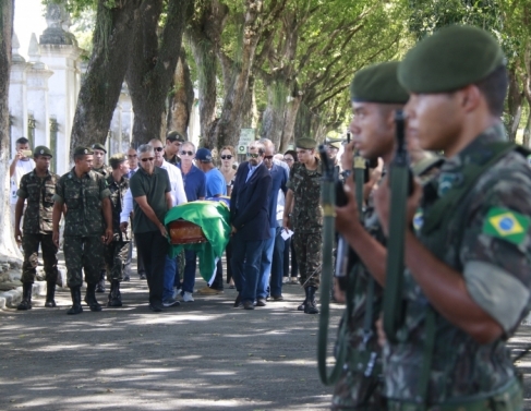 General foi sepultado com honrarias no Caju