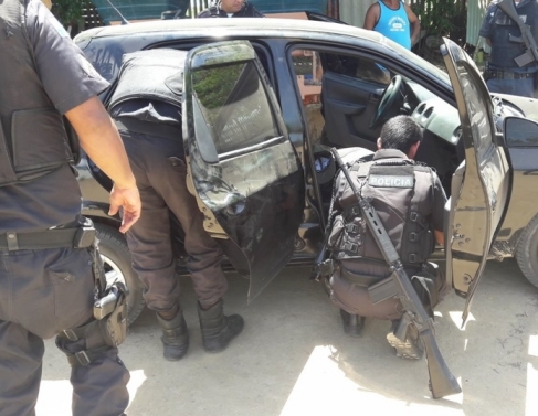 Veculos foram apreendidos