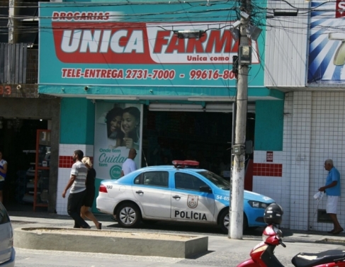 Assalto a farmcia a luz do dia