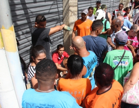 Homem foi detido por funcionrios